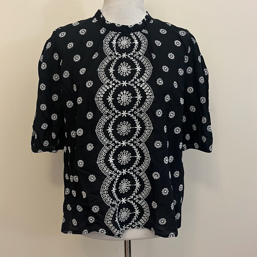 Loft Black and White Embroidered Peasant Top Size Large